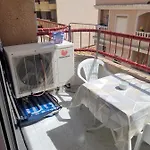 A Dos Cuadras De La Playa ! Cura アパート